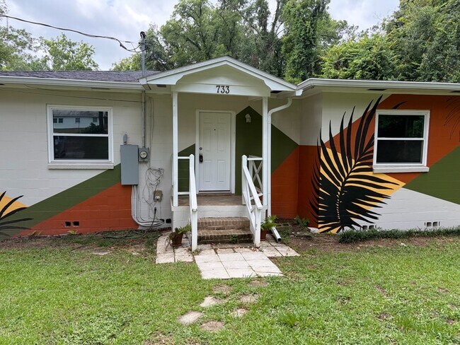 Building Photo - 733 Putnam Dr
