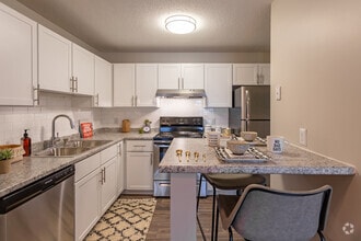 2BR, 2BA - 1,100 SF - Audenn Apartments