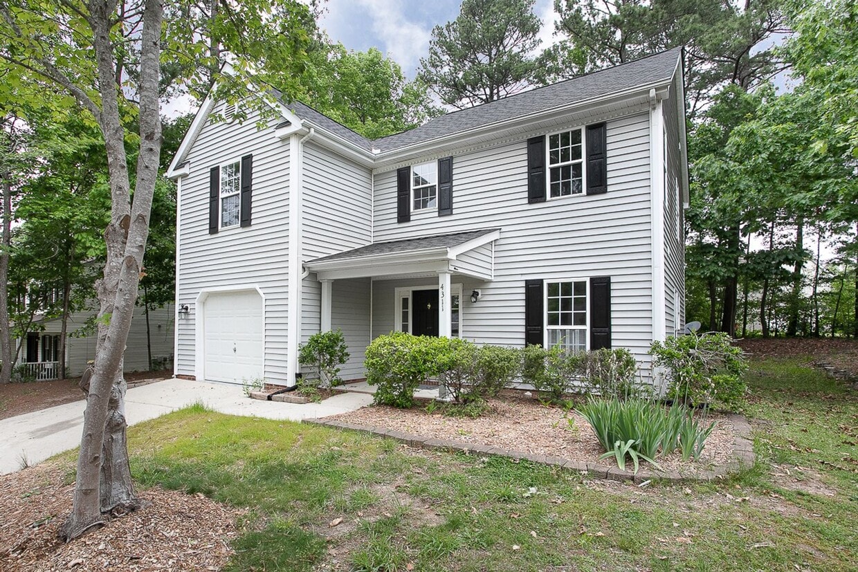 Charming 3 bed, 2.5 bath with wood burning... - Charming 3 bed, 2.5 bath with wood burning...