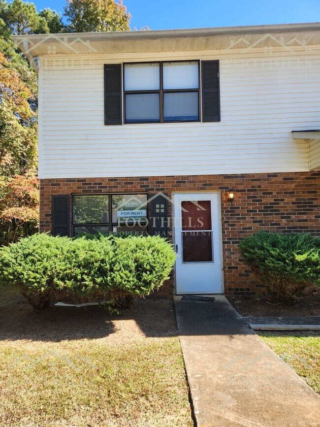 Foto del edificio - 2-Bed, 1.5-Bath Home with Appliances & Was...