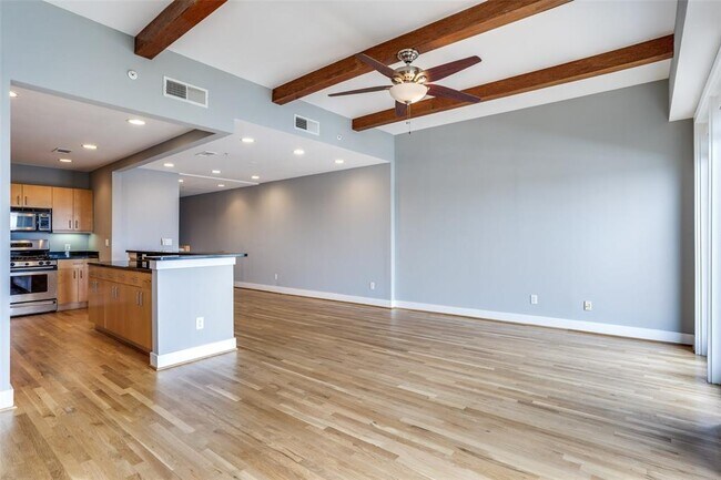 Foto del edificio - 5055 Addison Cir