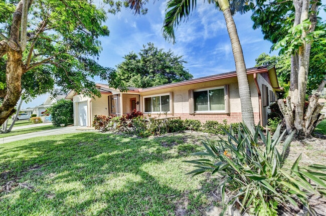 Building Photo - 14425 Amapola Way