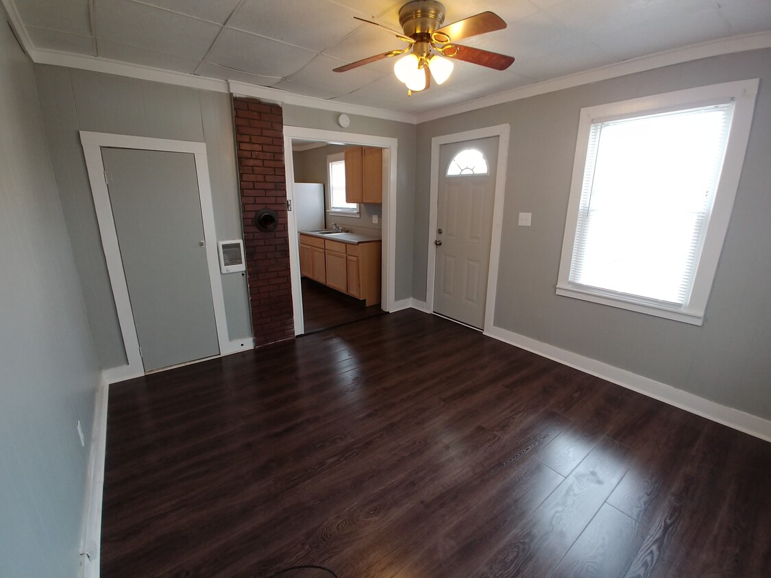 Living Room/Bedroom Combo - 715 1/2 Hawkins Drive