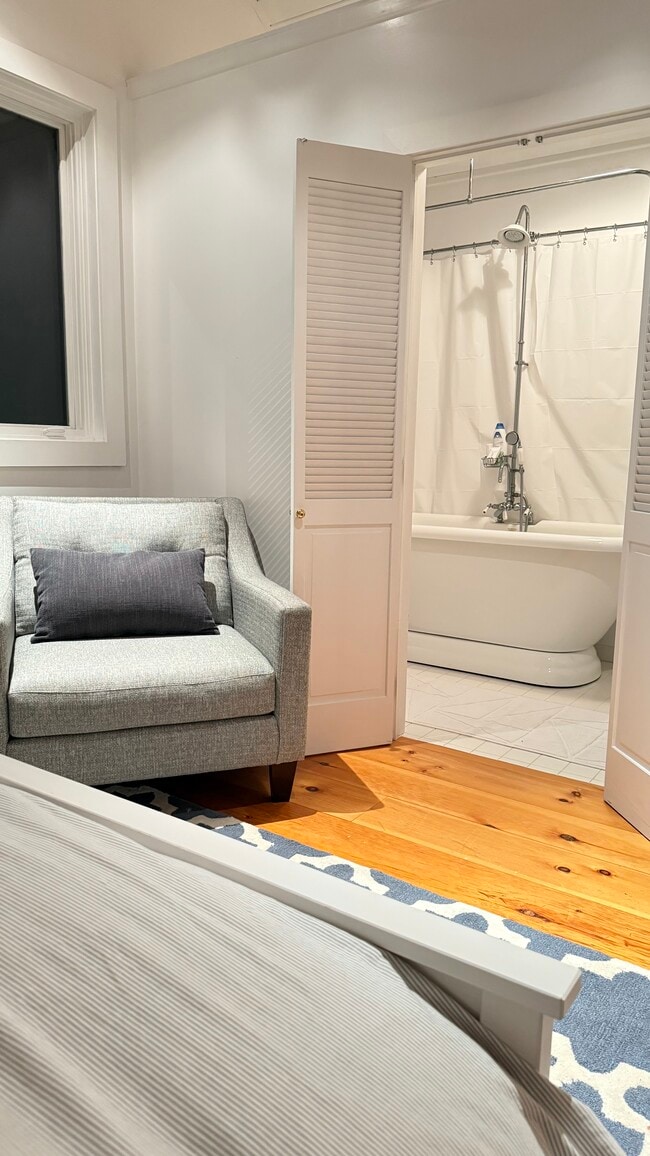 Foto del edificio - 33 Conant Valley Rd