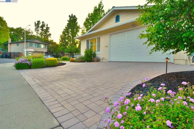 Building Photo - 7717 Cottonwood Ln
