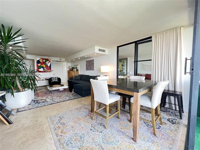 Foto del edificio - 780 NE 69th St