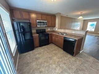Foto del edificio - Now Leasing Large 2 Bedroom 1.5 Bath Condo...