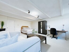 Building Photo - 1561 Wesbrook Cres