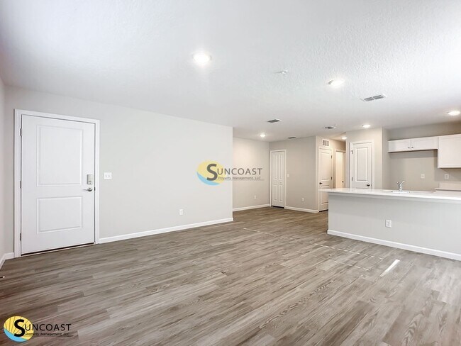 Foto del edificio - 6445 Breezy Oaks Wy