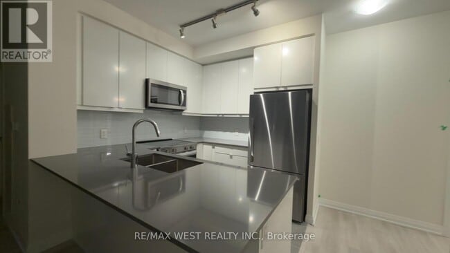 Photo du bâtiment - 3260 Sheppard Ave E