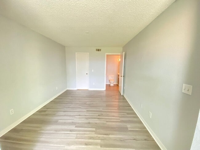 Building Photo - 5701 Gatlin Ave