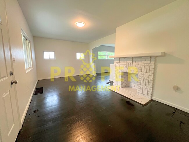 Foto del edificio - 2 bedrooms 1 bathroom house