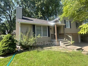 Building Photo - 2409 NE Carousel Cir