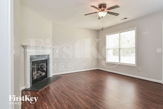 Building Photo - 6015 Trailshead Dr