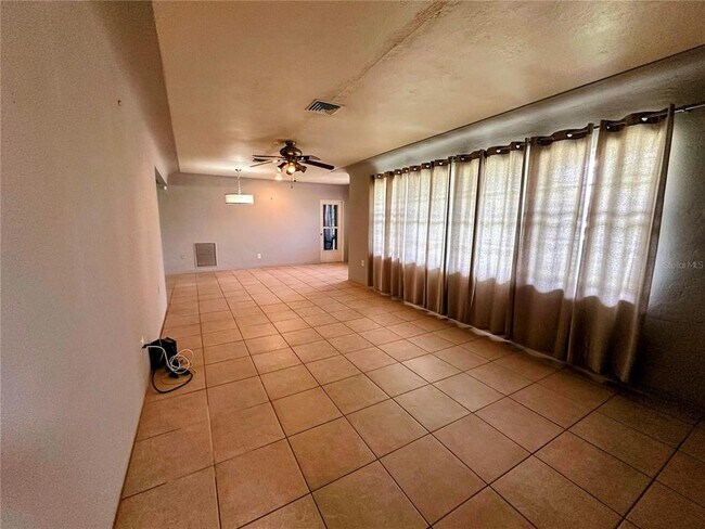 Foto del edificio - 1738 Tyrone Blvd N