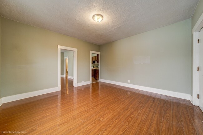 Building Photo - 802 Pine St