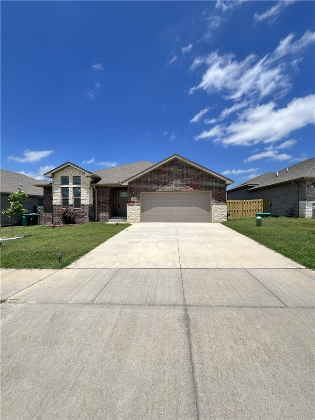 Building Photo - 2060 Periwinkle Pl