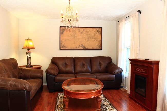 Building Photo - 10936 Huntington Woods Cir