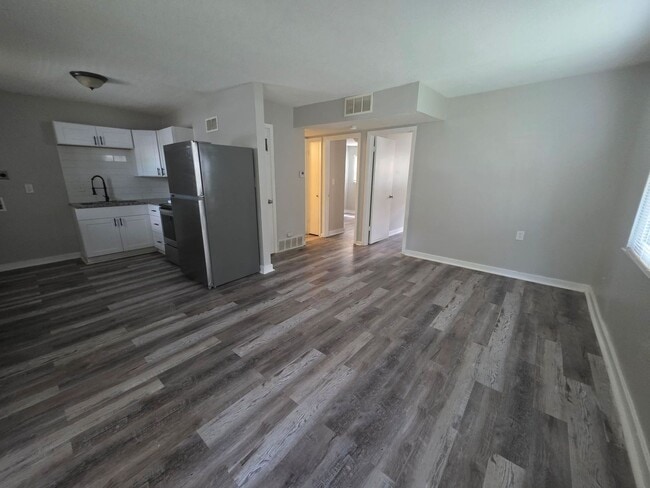 Building Photo - Charming & Light-Filled 2-Bedroom Duplex