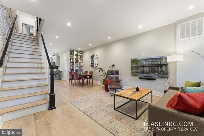 Building Photo - 121 15th St SE