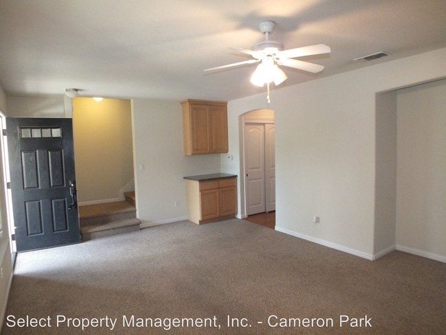 Building Photo - 3253 La Canada Dr