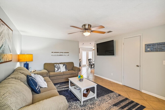 Foto del edificio - 5710 Sunset Ave