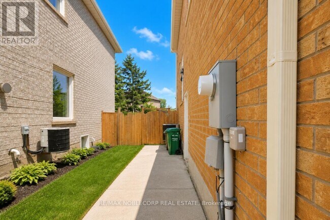 Building Photo - 62 Pavin Crescent