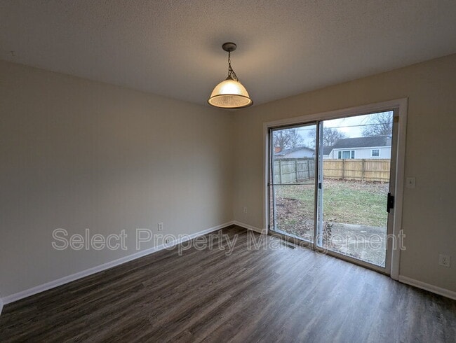 Foto del edificio - 924 E Washington Center Rd