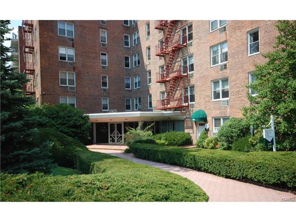 Foto principal - 3901 Independence Ave