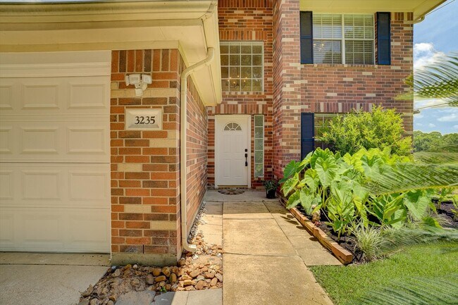Building Photo - 3235 Banksfield Ct