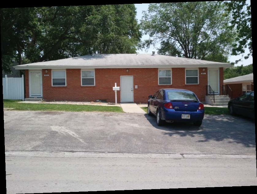 Primary Photo - 6910-6912 S 39th Ave