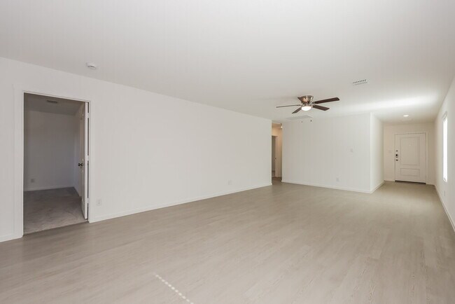 Foto del edificio - 1715 Crossbill St