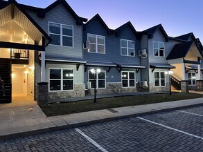 Building Photo - 608 Hillcrest Pkwy