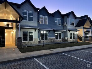 Building Photo - 608 Hillcrest Pkwy