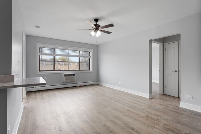 Foto del edificio - 6826 N Ridge Blvd