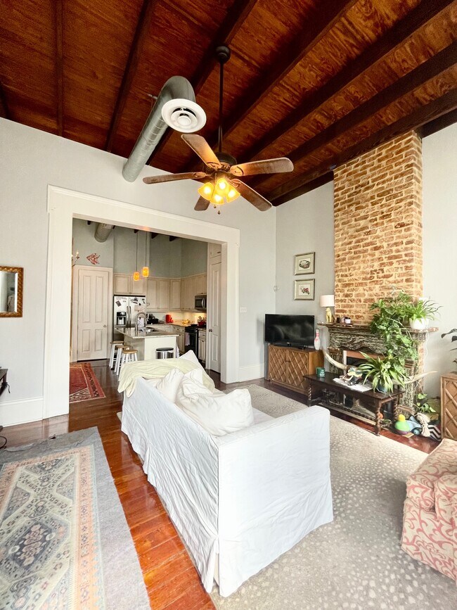 Living Room - 3041-A Royal St