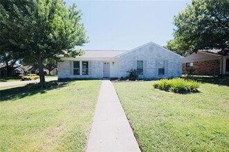 Building Photo - 991 Redcedar Way Dr