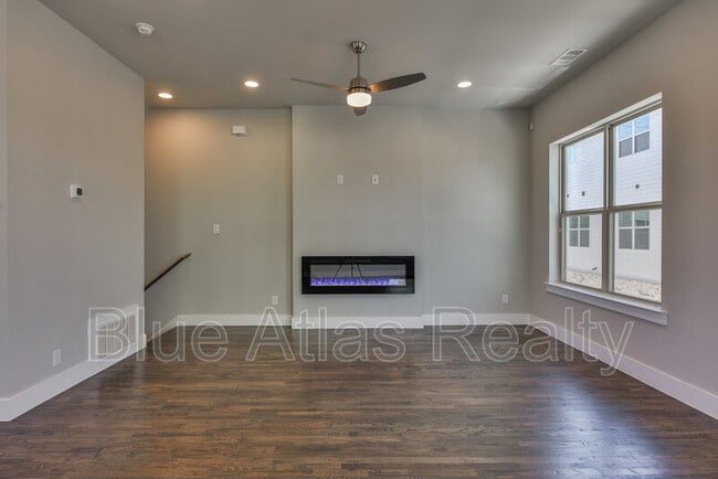 Photo - 736 N Plano Rd Townhome