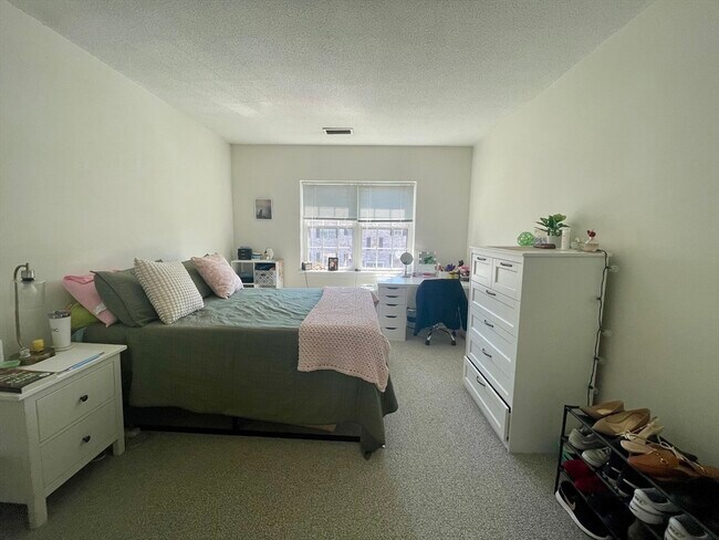 Foto del edificio - 10 Lake Shore Ct