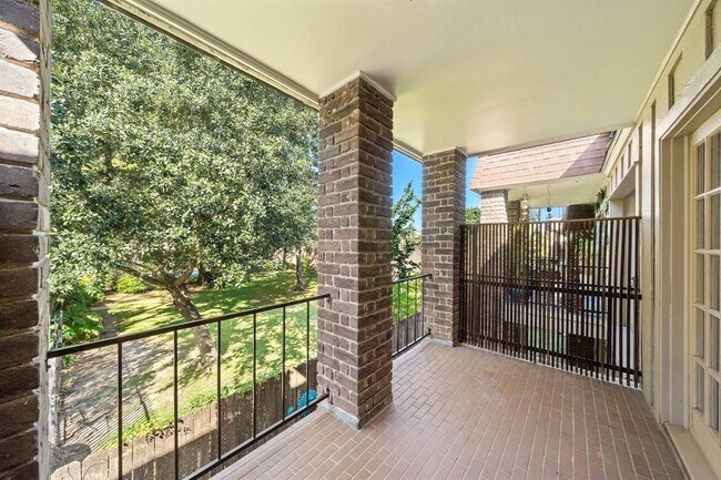 Building Photo - 7575 Katy Fwy