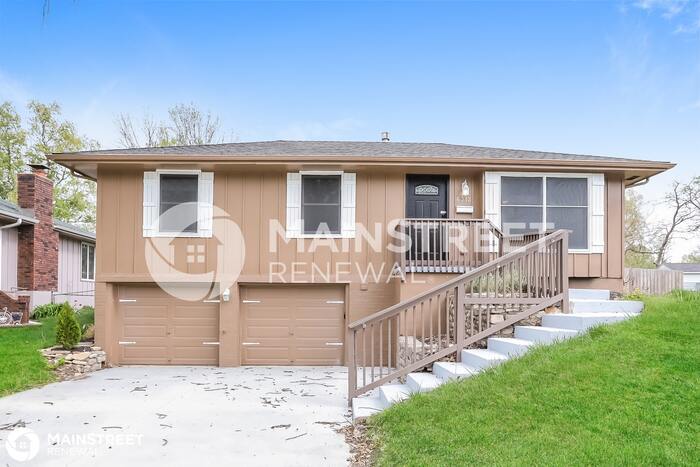 Primary Photo - 6312 E 137TH TER, GRANDVIEW, MO 64030