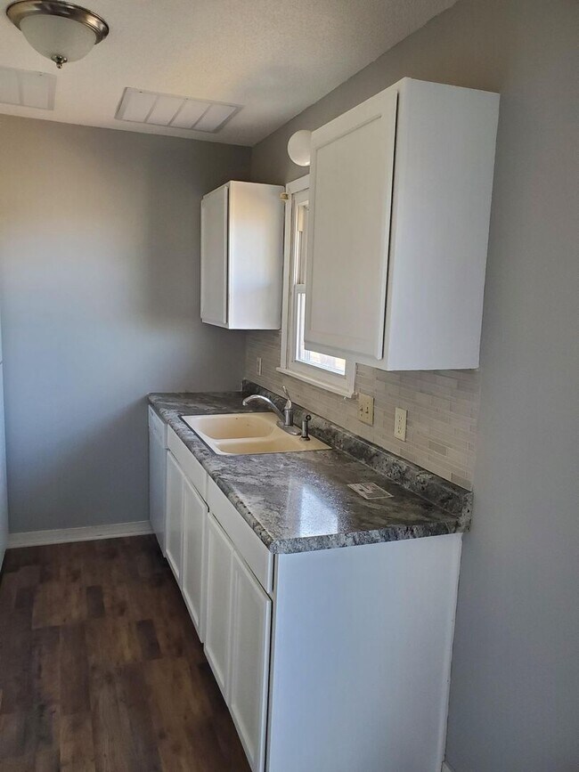 Building Photo - 1441 N. Smith Ct #4
