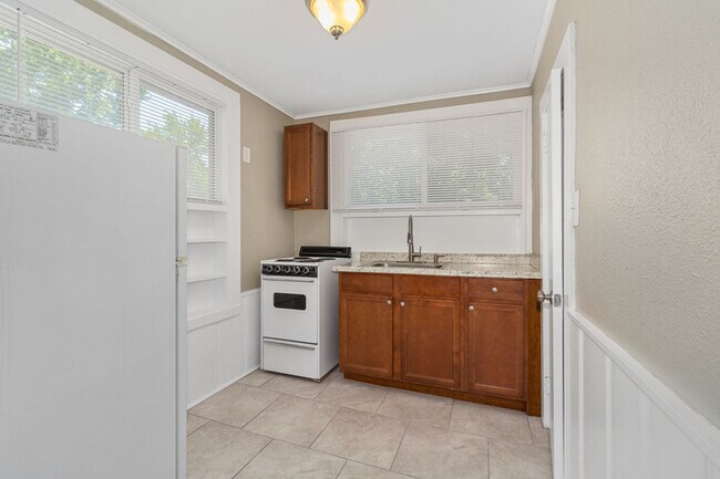 Foto del edificio - 5937 Holmes St