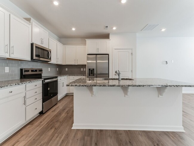 Building Photo - 3 Bedroom Townhome in Charlotte
