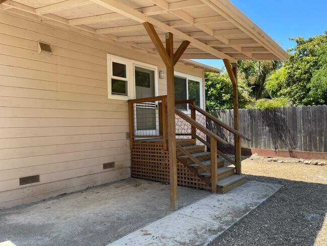 Foto del edificio - Charming two bedroom home in Mirabel Heights!