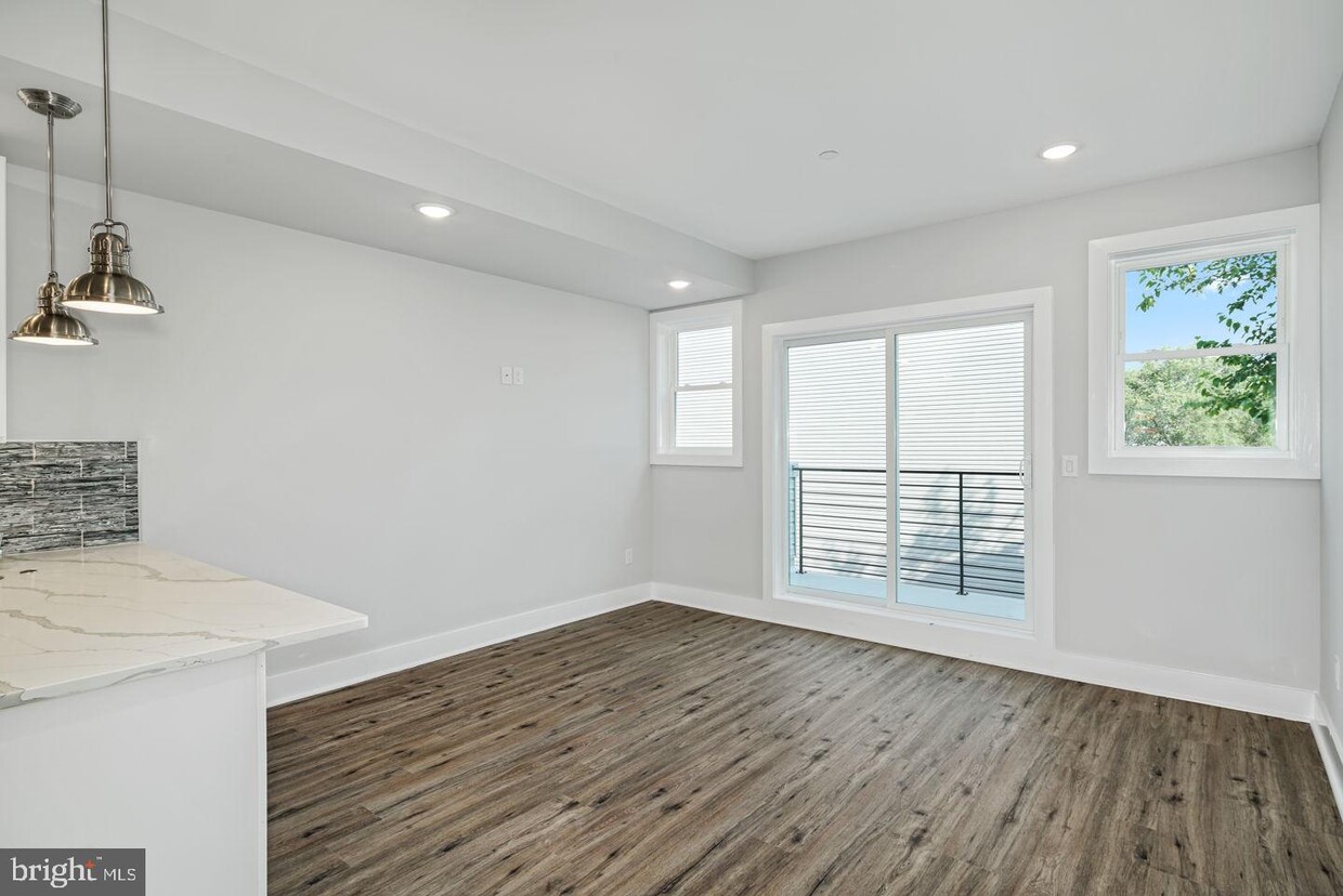 Foto principal - 2331 Jasper St