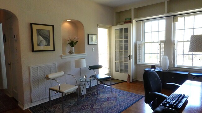 Foto del edificio - 254 E Rosewood Ave