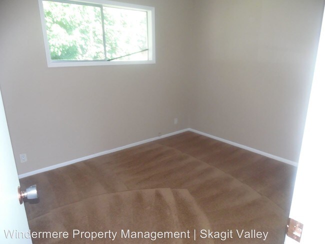 Building Photo - 3 br, 1 bath House - 300 South 15th Street
