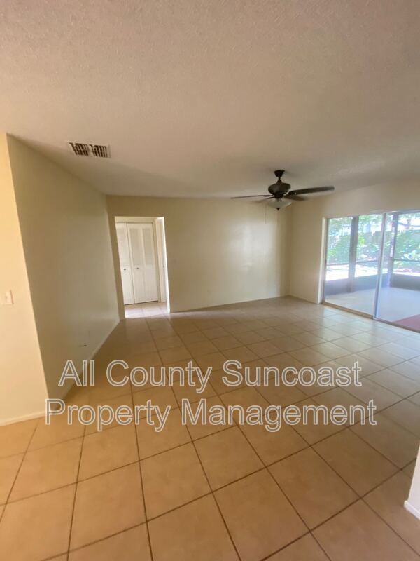 Foto del edificio - 2636 Orangewood Ct
