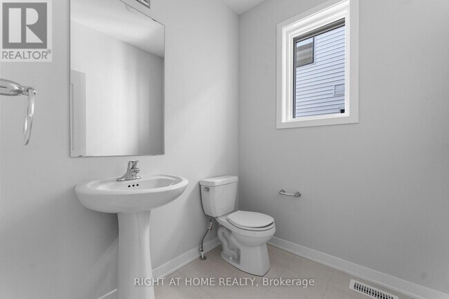 Photo du bâtiment - 717 Tincture Pl